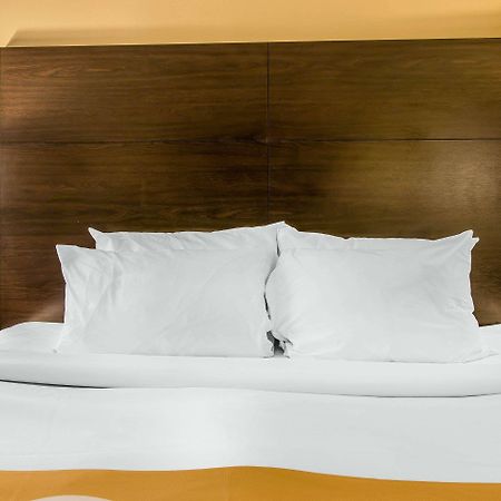 Quality Inn & Suites Houghton Esterno foto